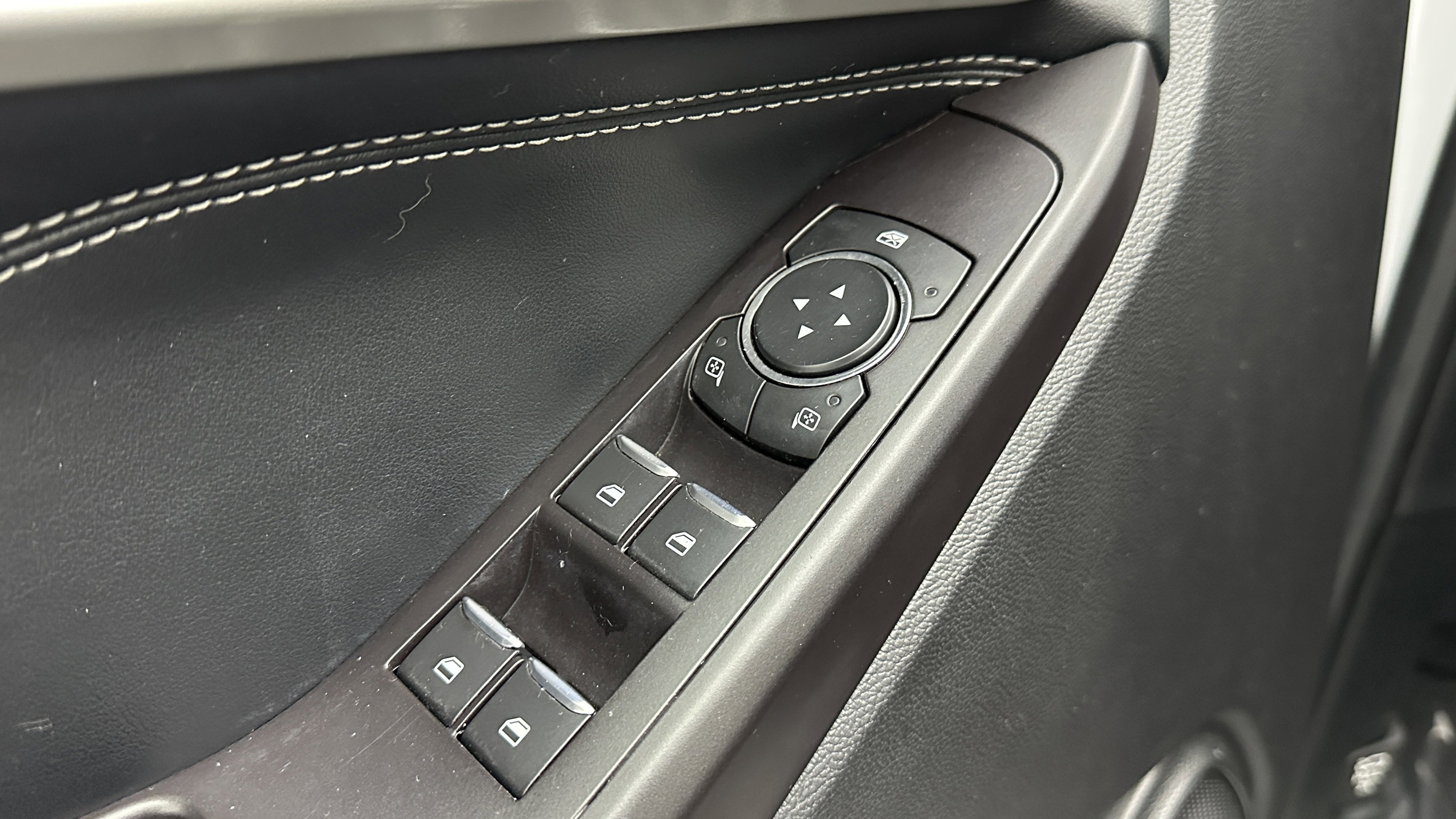 Used 2020 Ford Explorer XLT w/ Equipment Group 202A image 12