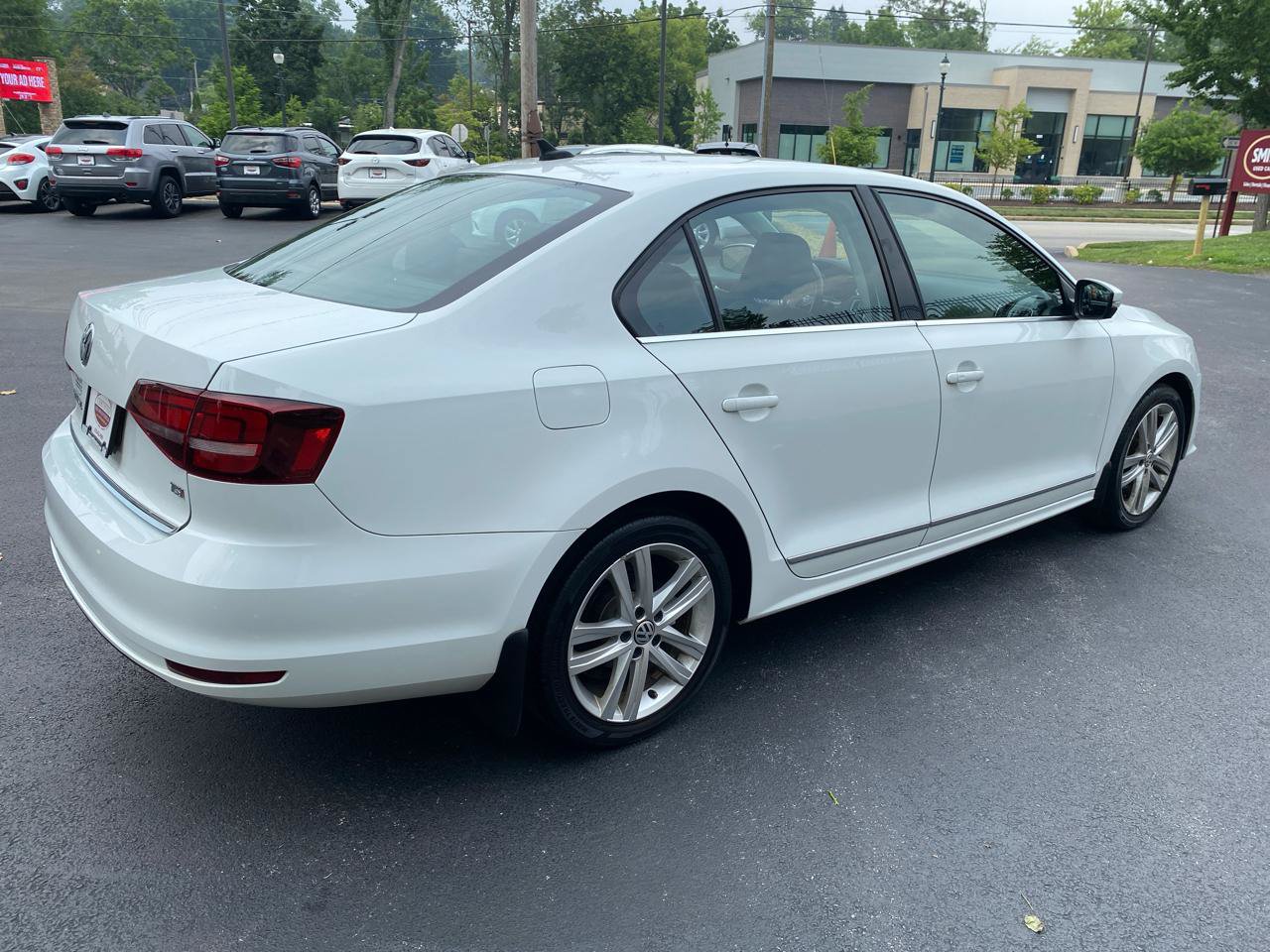 Used 2017 Volkswagen Jetta SEL FWD image 4