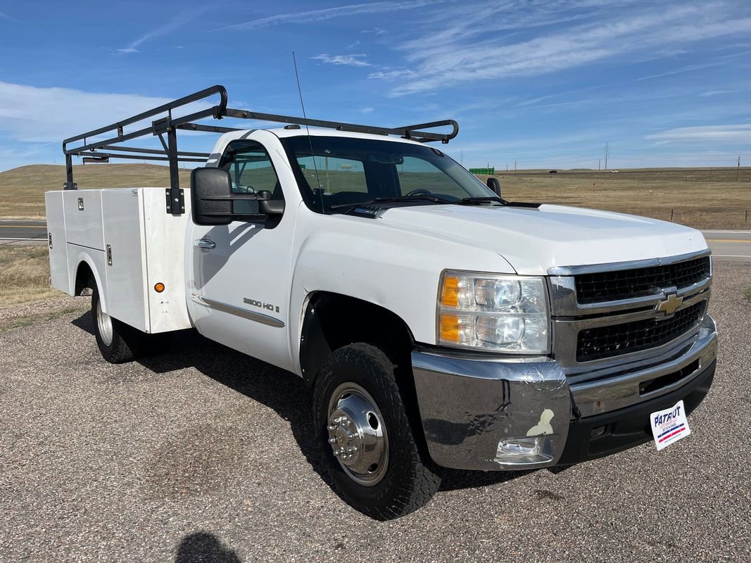 Used 2009 Chevrolet Silverado 3500 LT w/ Exterior Plus Package AWD/4WD image 7