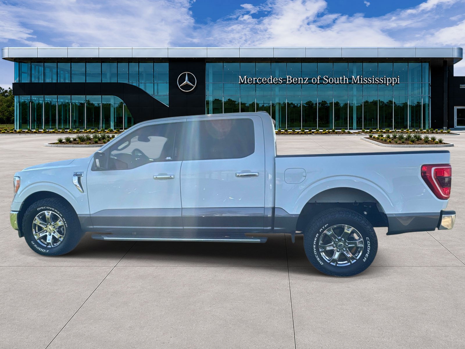 Used 2022 Ford F150 XLT w/ Equipment Group 302A High RWD image 8