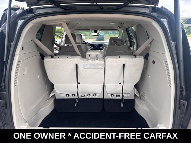 Used 2018 Chrysler Pacifica Touring-L w/ Premium Audio Group FWD image 14