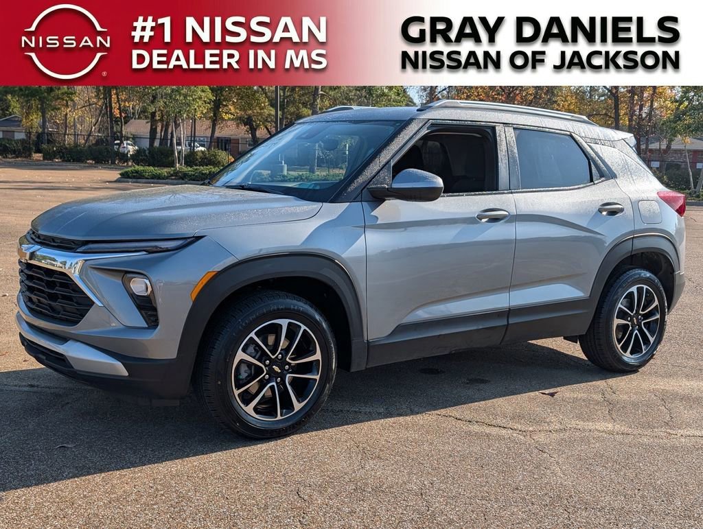 Used 2024 Chevrolet TrailBlazer LT image 2