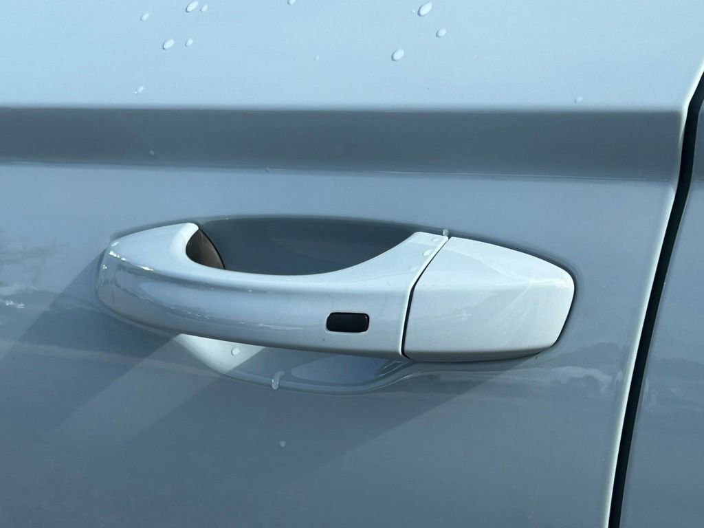 Used 2025 Volkswagen Taos SE image 39