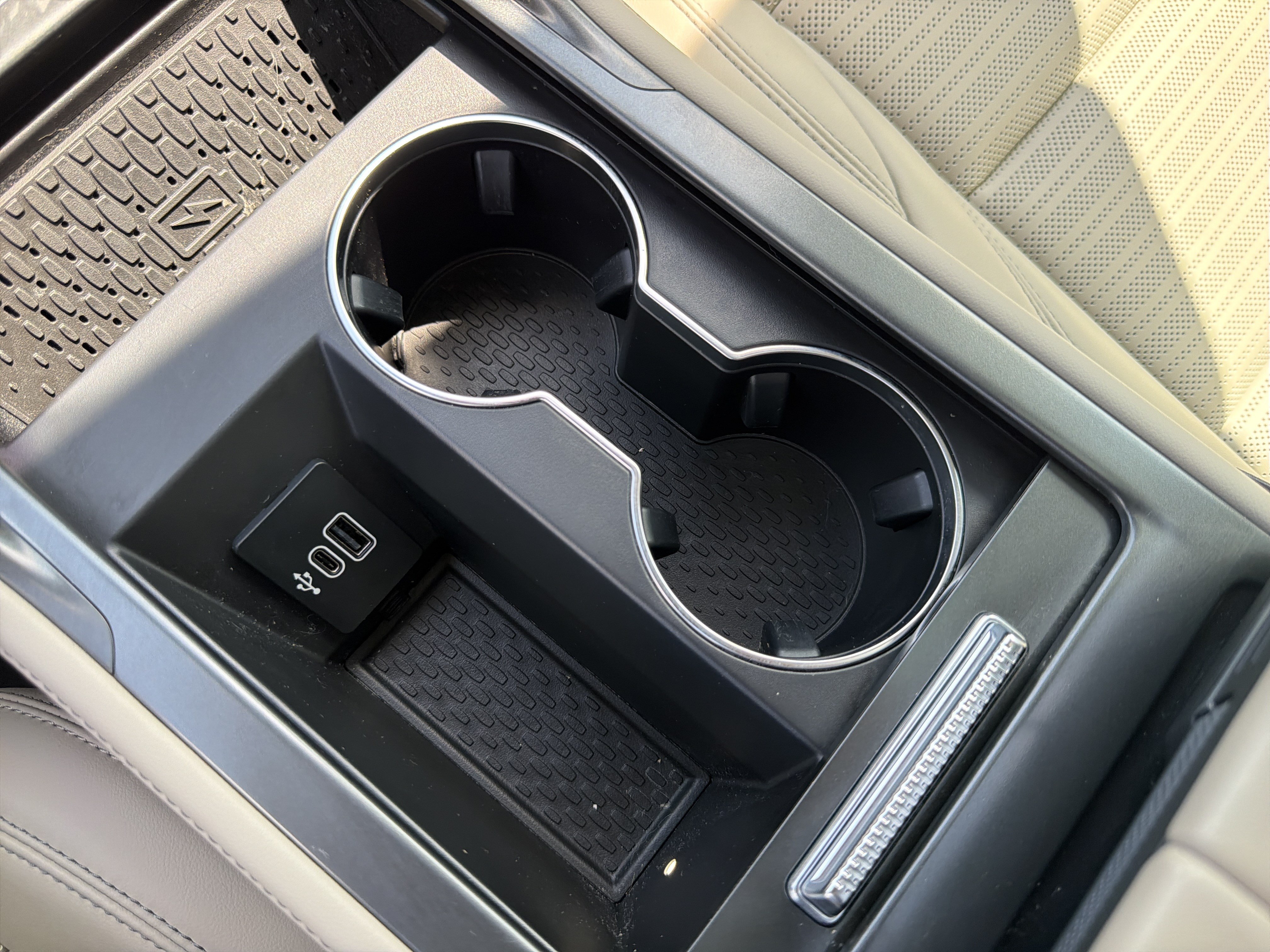 Used 2025 Lincoln Nautilus Reserve AWD/4WD image 44