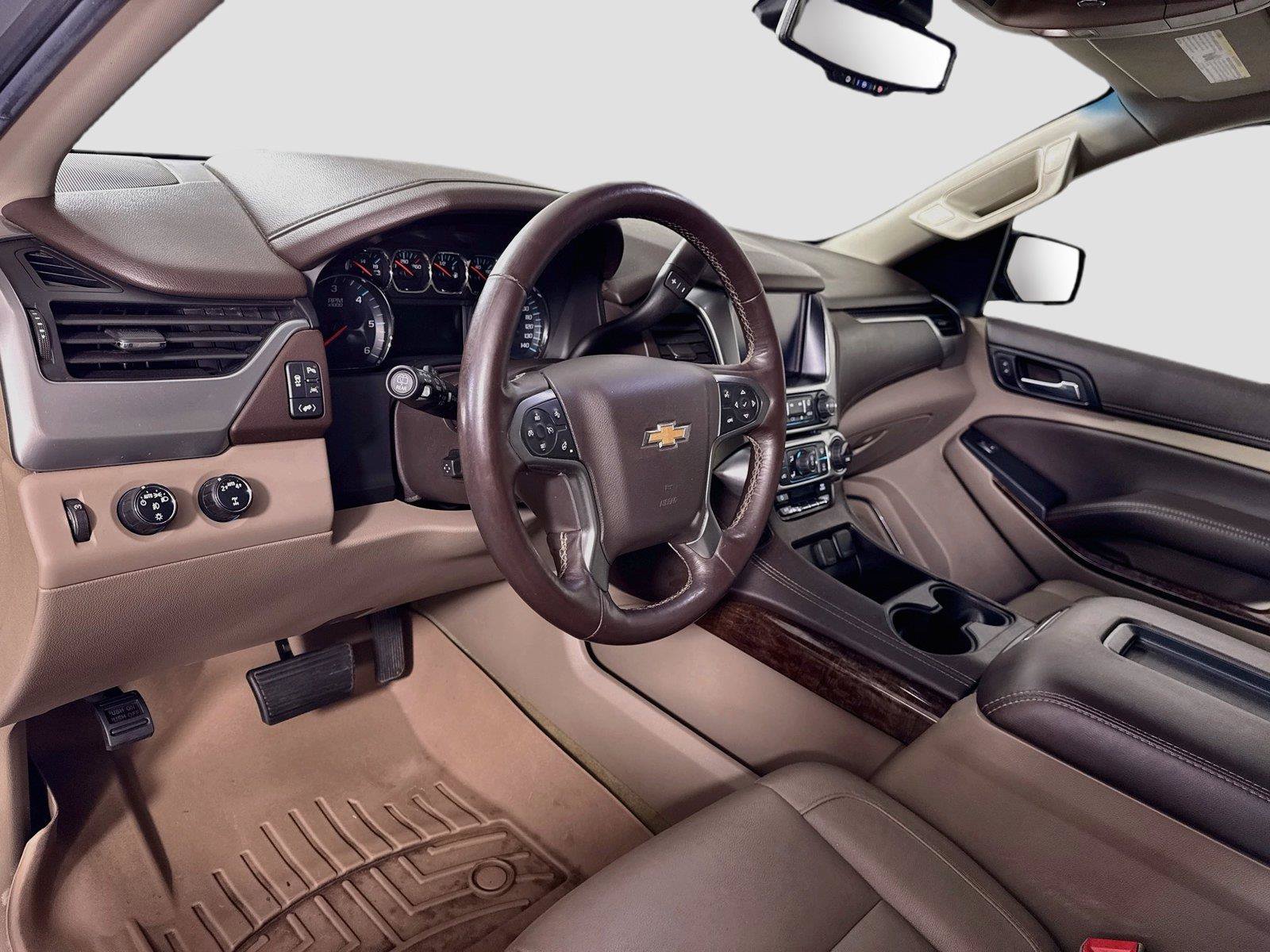Used 2018 Chevrolet Suburban LT w/ LT Signature Package AWD/4WD image 3