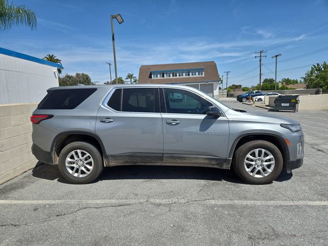 Used 2023 Chevrolet Traverse LS FWD image 2