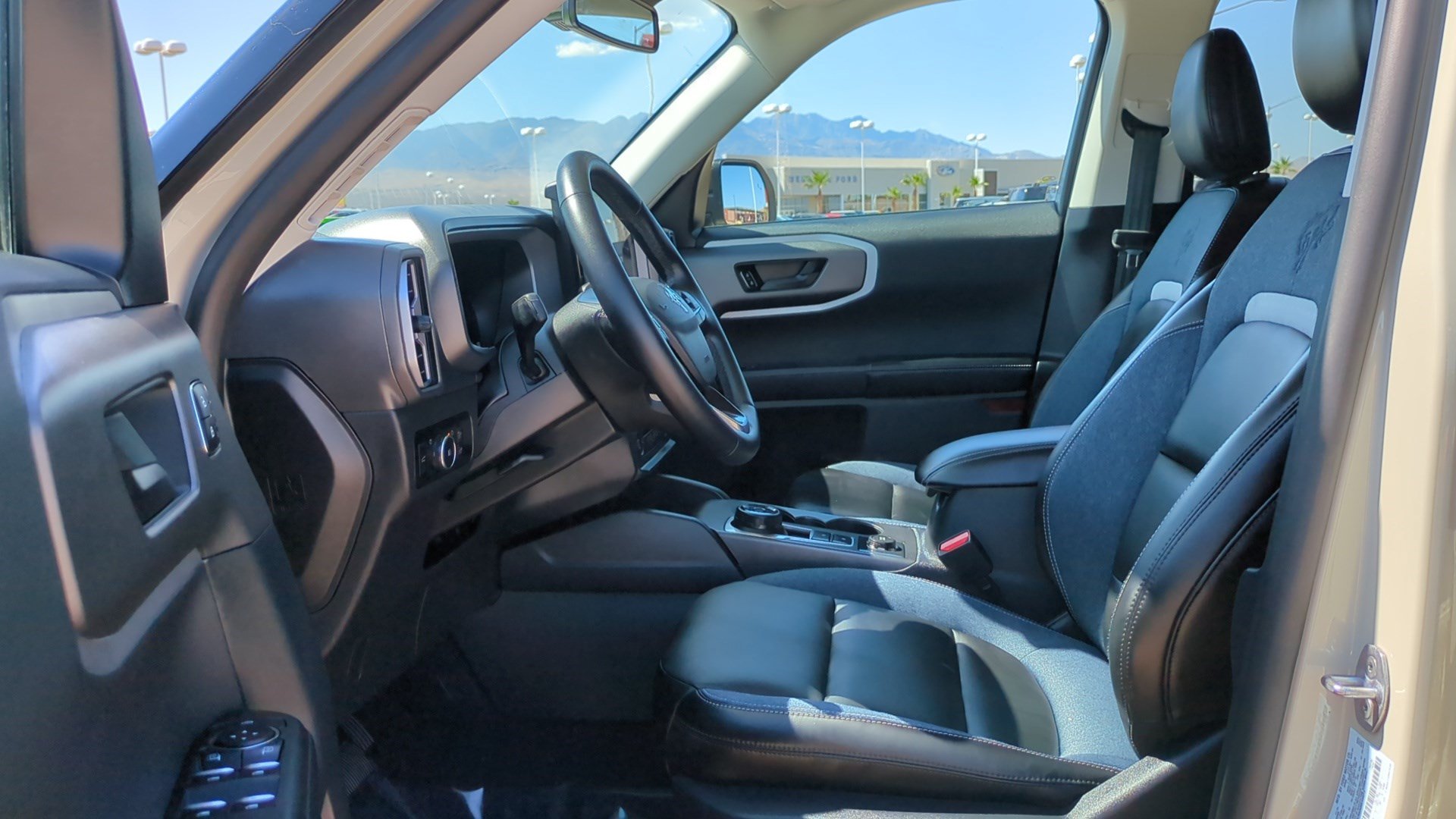 Used 2025 Ford Bronco Sport Outer Banks w/ Outer Banks Tech Package+ AWD/4WD image 17