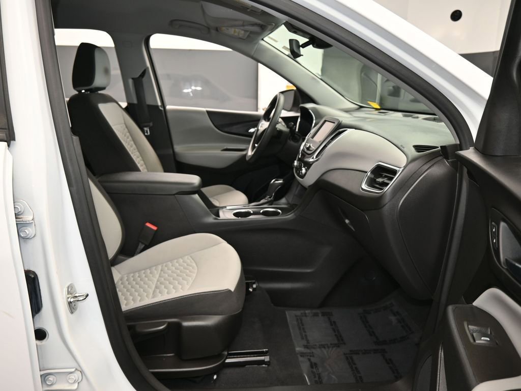 Used 2021 Chevrolet Equinox LS image 40
