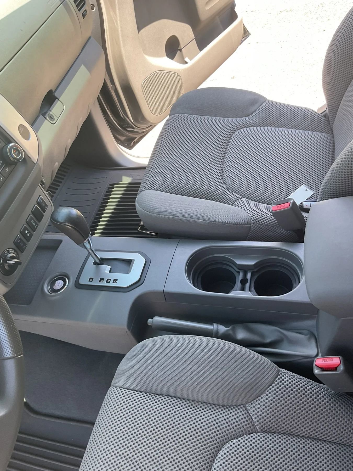 Used 2021 Nissan Frontier SV w/ Midnight Edition Floor Mats AWD/4WD image 24