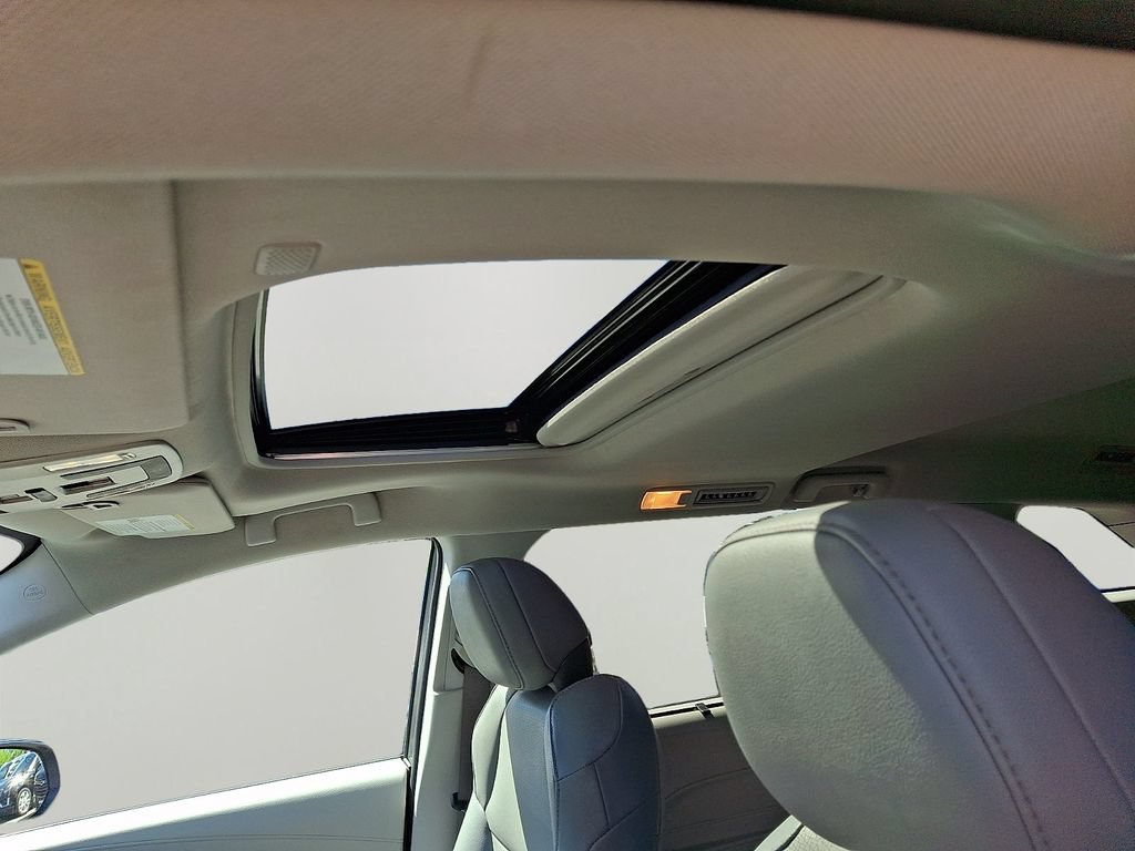 Used 2023 Toyota Sienna XLE FWD image 15