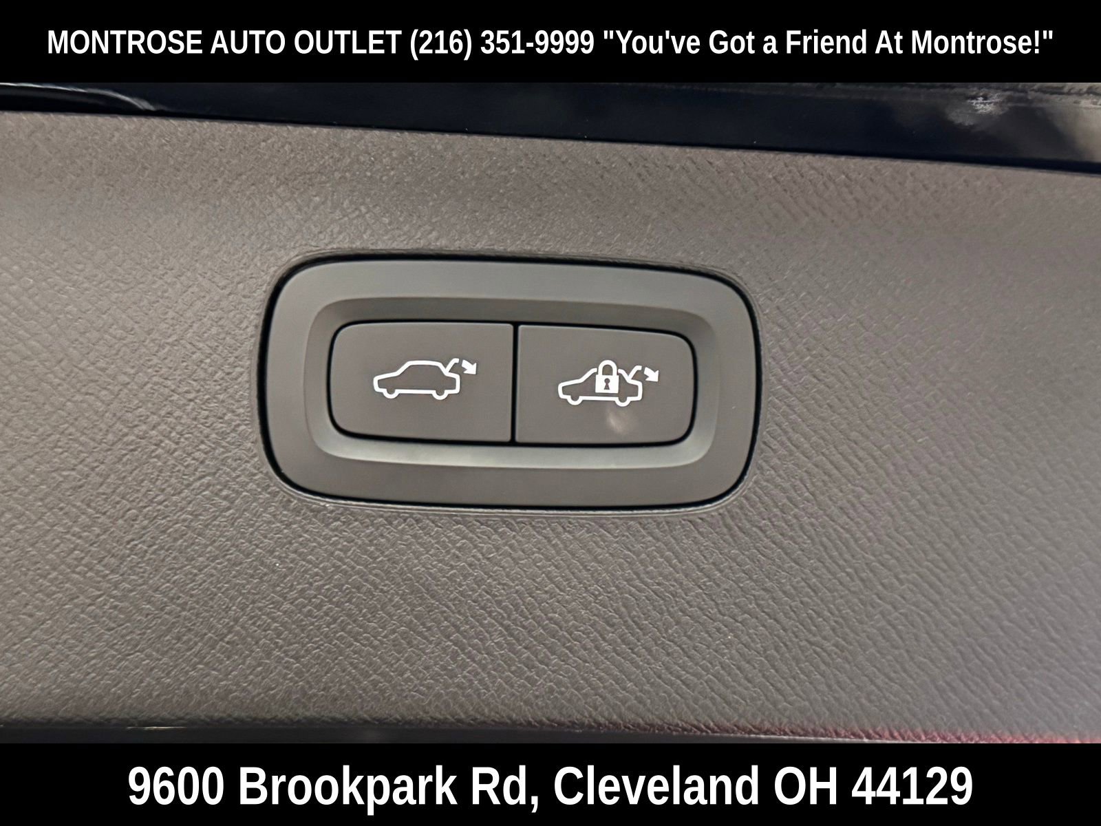 Used 2022 Volvo XC90 T5 Momentum image 42