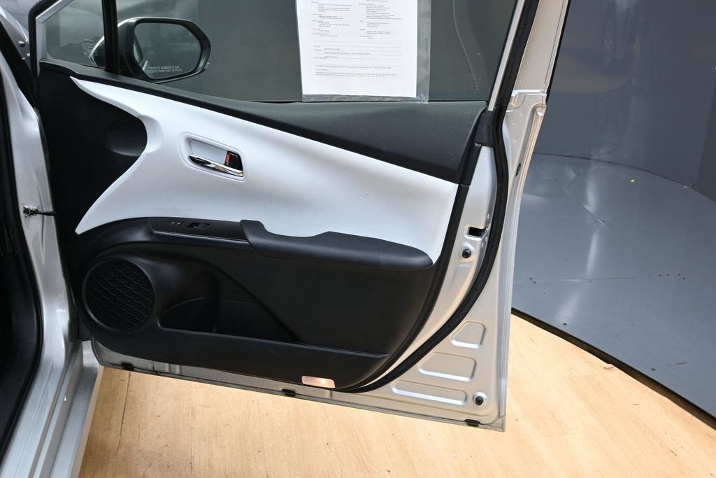 Used 2022 Toyota Prius LE FWD image 31
