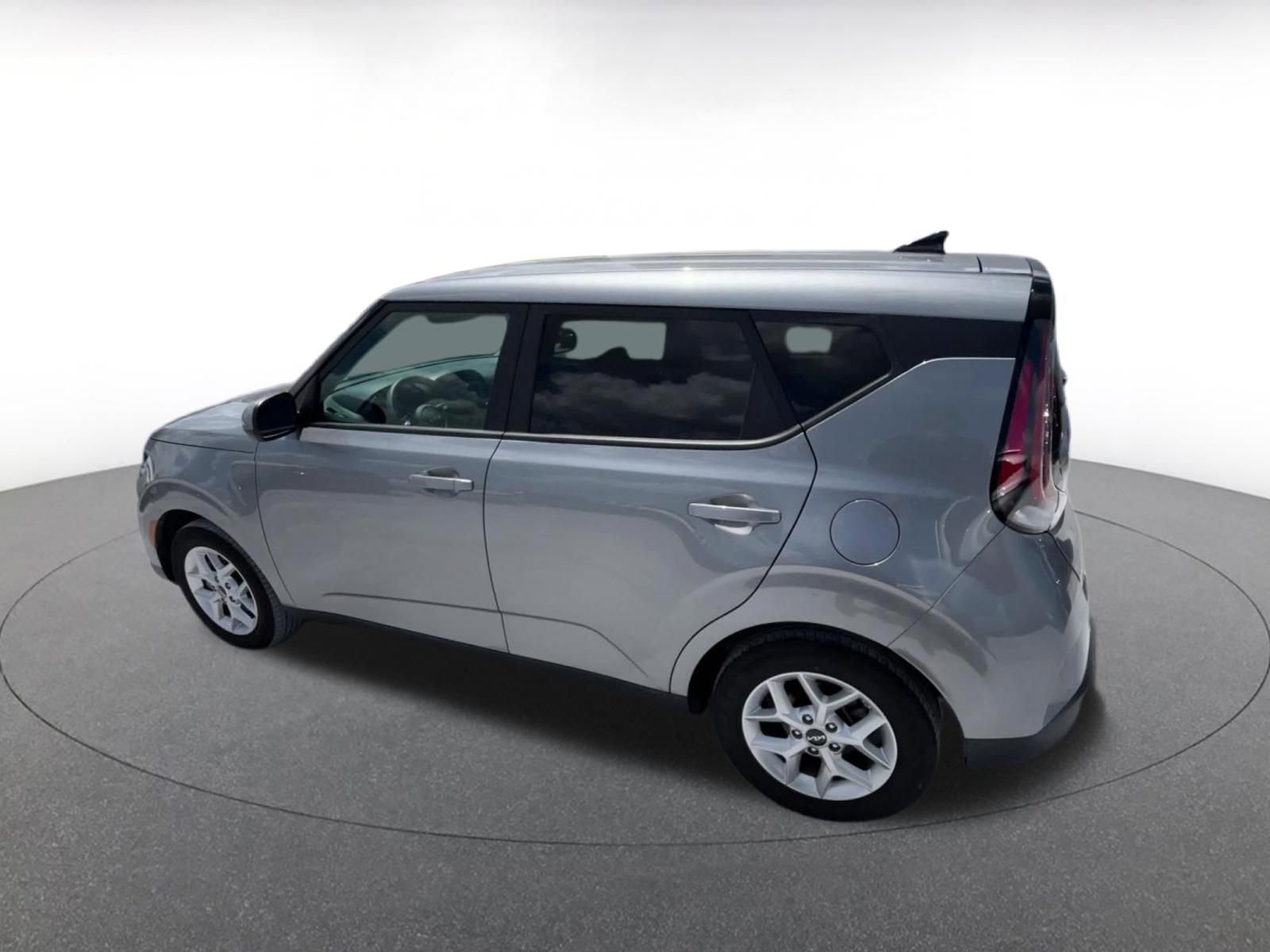 Used 2025 Kia Soul LX w/ LX Technology Package FWD image 10