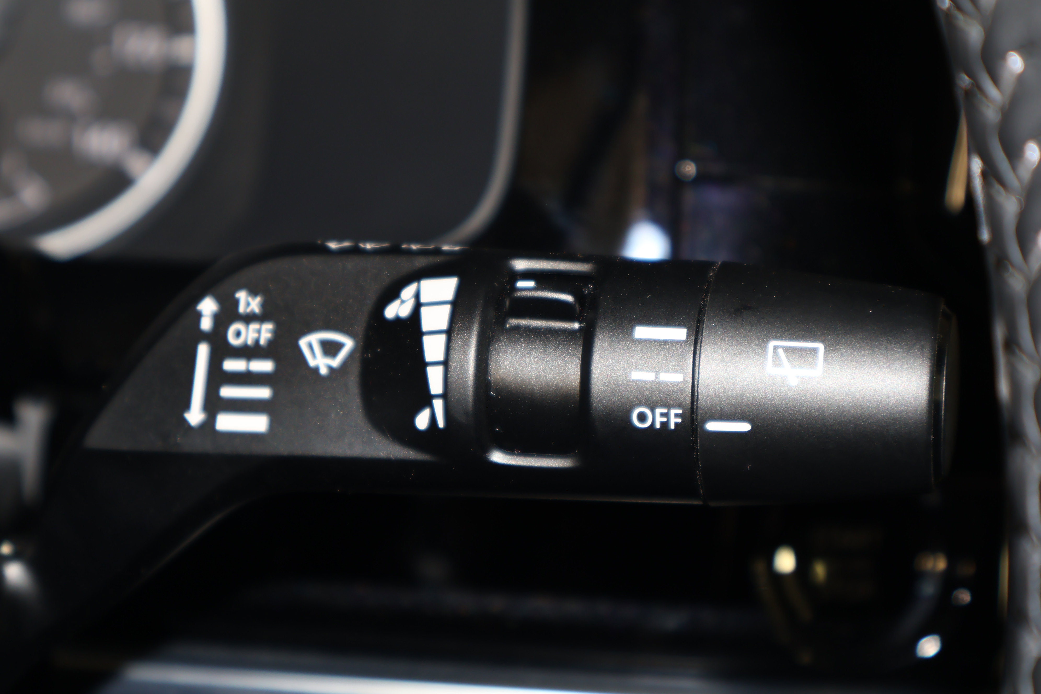 Used 2025 Nissan Pathfinder SV image 24