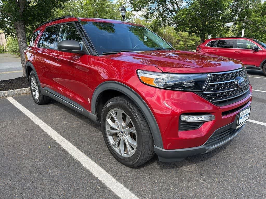 Used 2021 Ford Explorer XLT w/ Equipment Group 202A AWD/4WD image 3