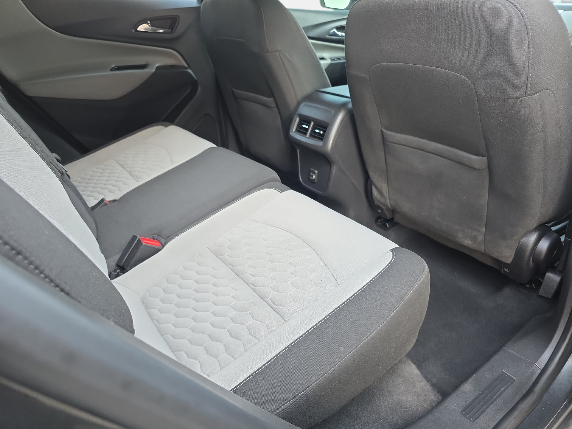 Used 2020 Chevrolet Equinox LS w/ LS Convenience Package FWD image 11