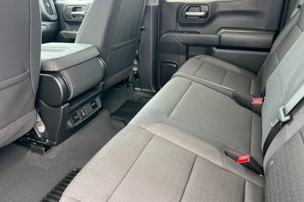 New 2026 Chevrolet Silverado 1500 Custom Trail Boss w/ Dark Appearance Package image 9