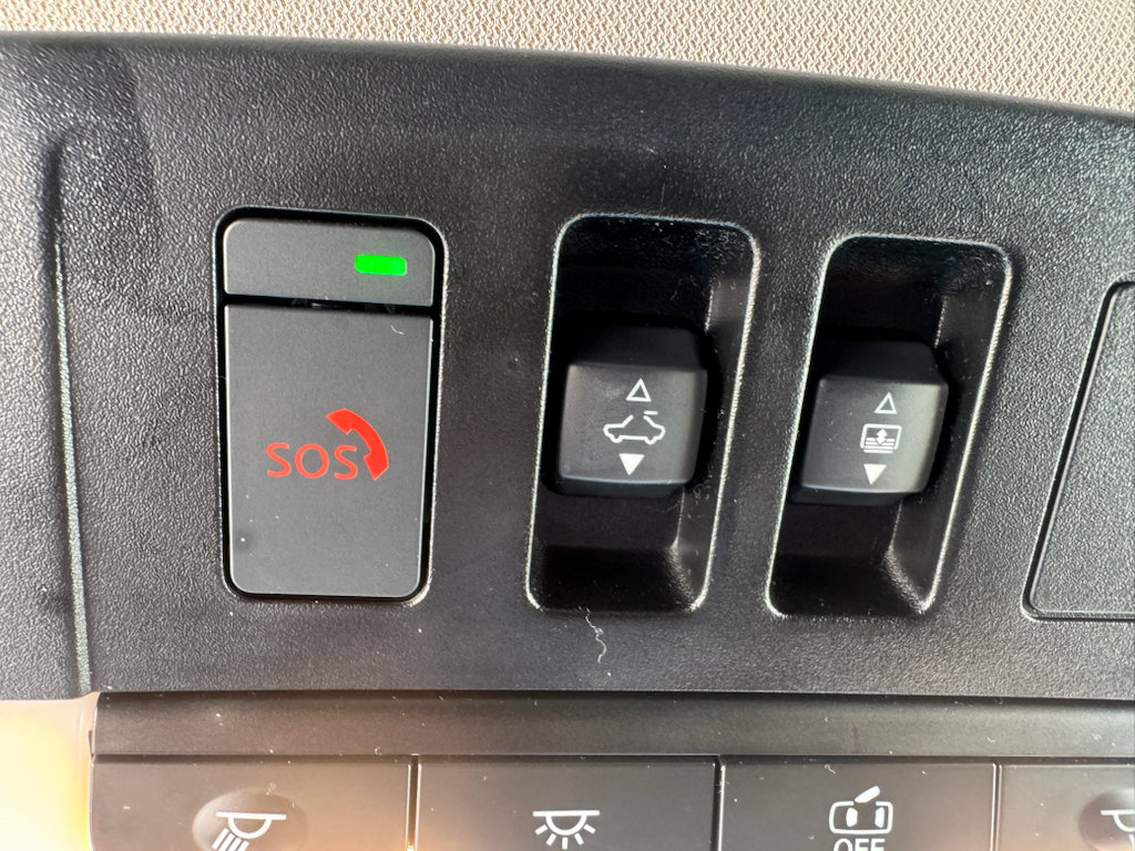 Used 2024 Nissan Pathfinder Platinum w/ Cargo Package FWD image 26
