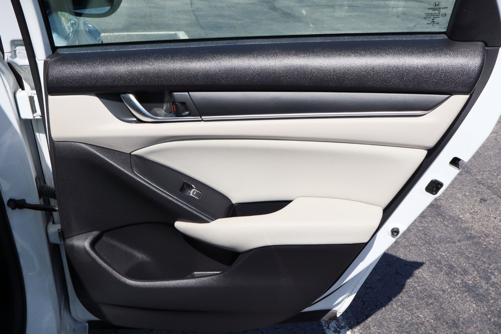 Used 2018 Honda Accord LX image 30