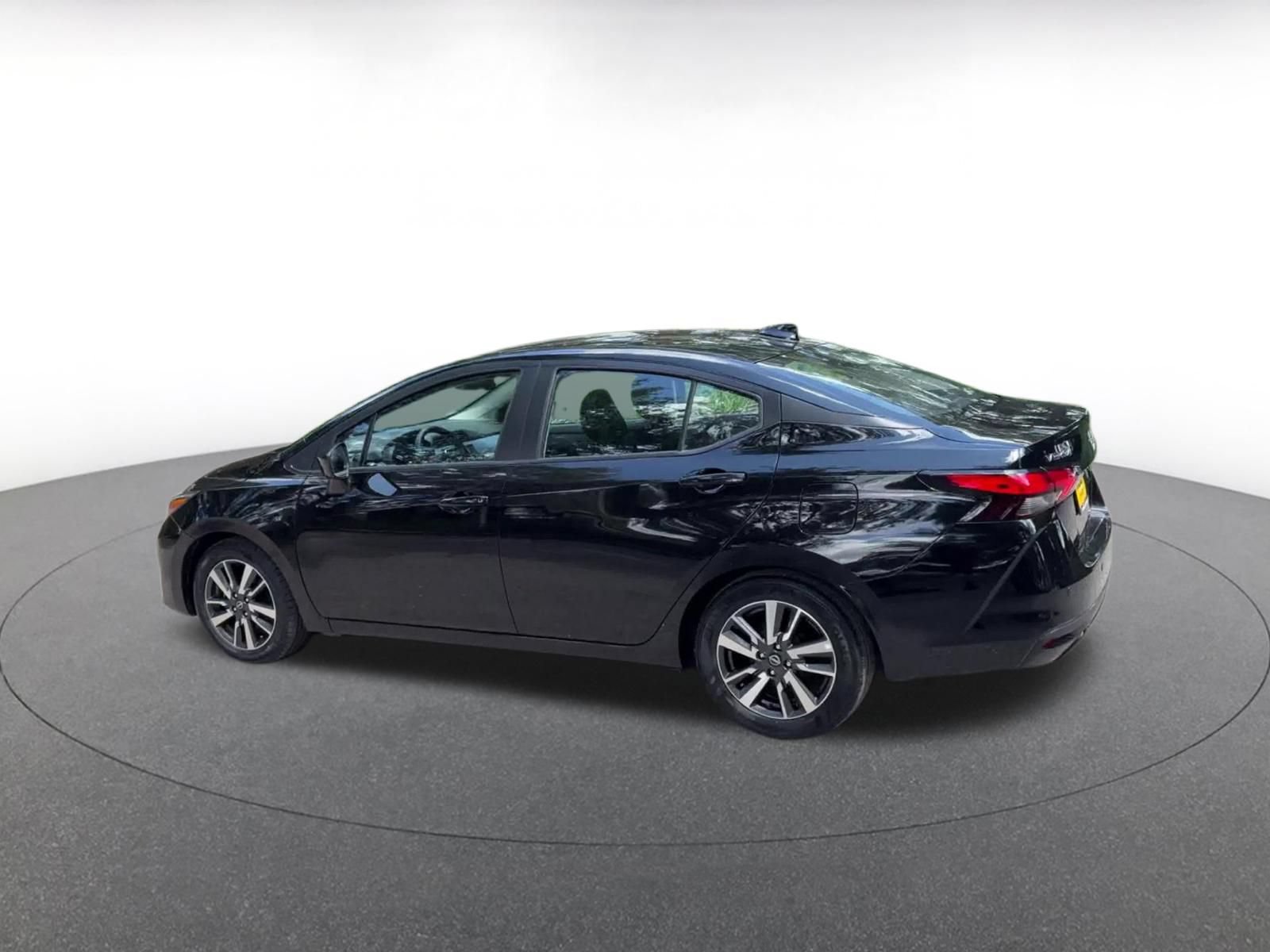 Used 2025 Nissan Versa SV FWD image 9