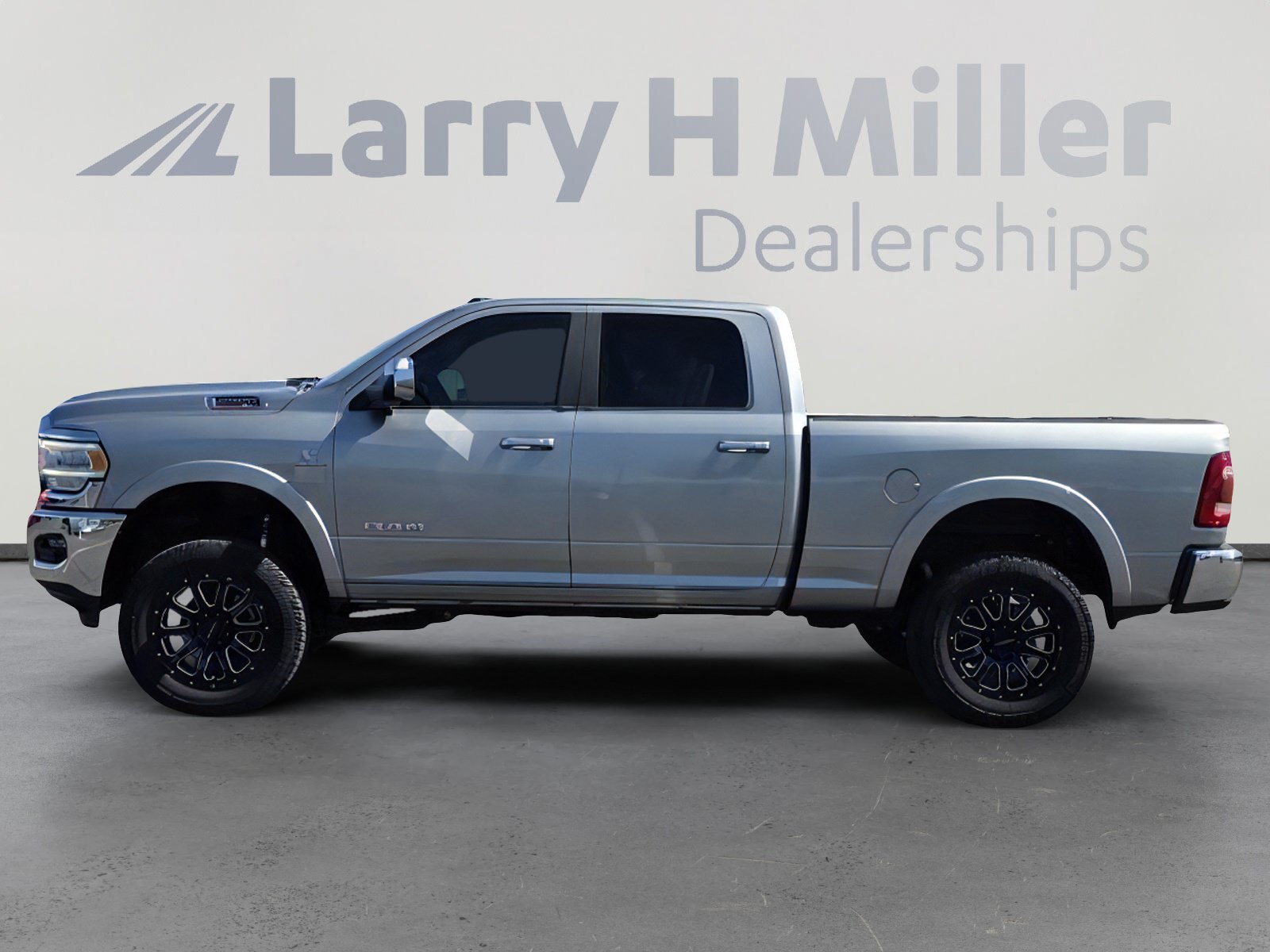 Used 2021 RAM 2500 Laramie AWD/4WD image 2