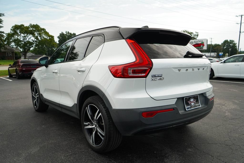 Used 2022 Volvo XC40 T5 R-Design AWD/4WD image 3