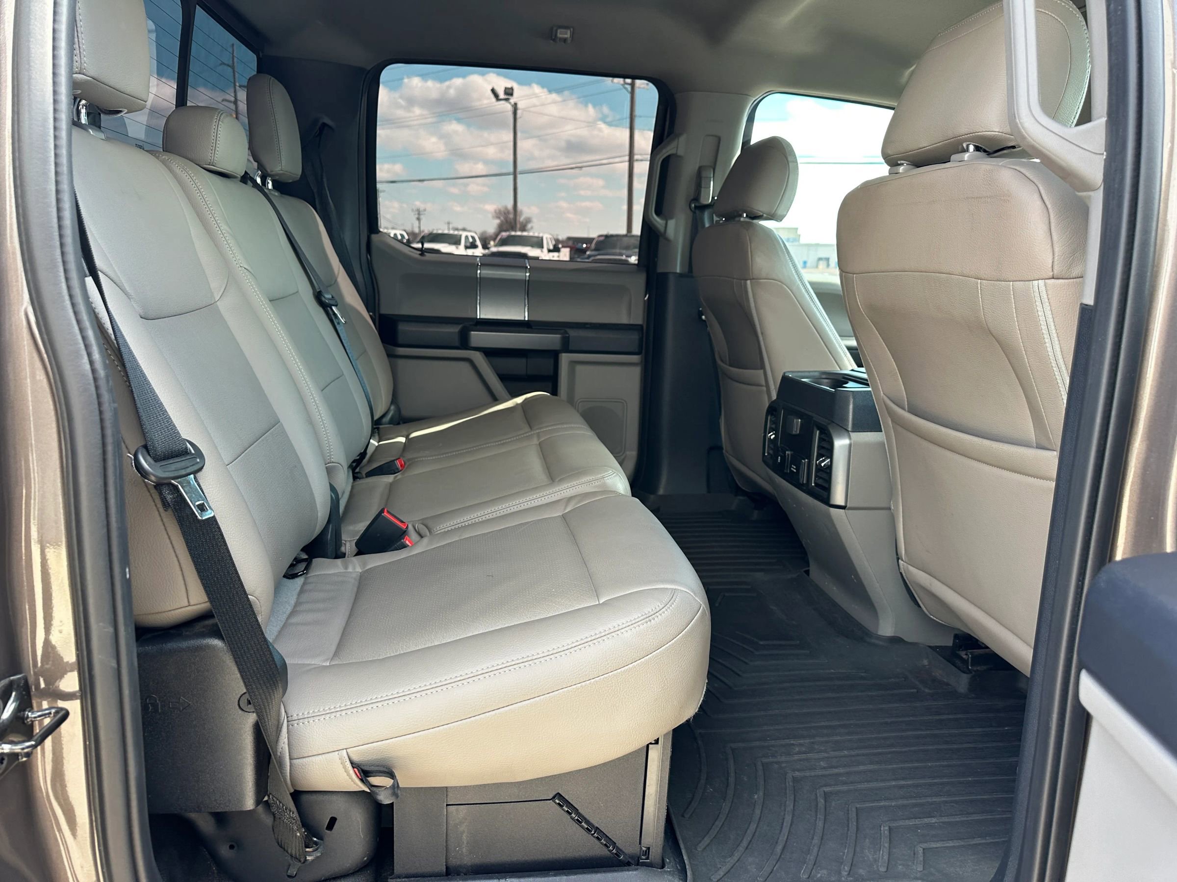 Used 2022 Ford F450 XLT w/ XLT Premium Package image 32
