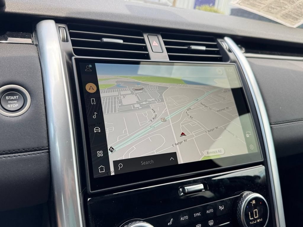 Used 2025 Land Rover Discovery S AWD/4WD image 17
