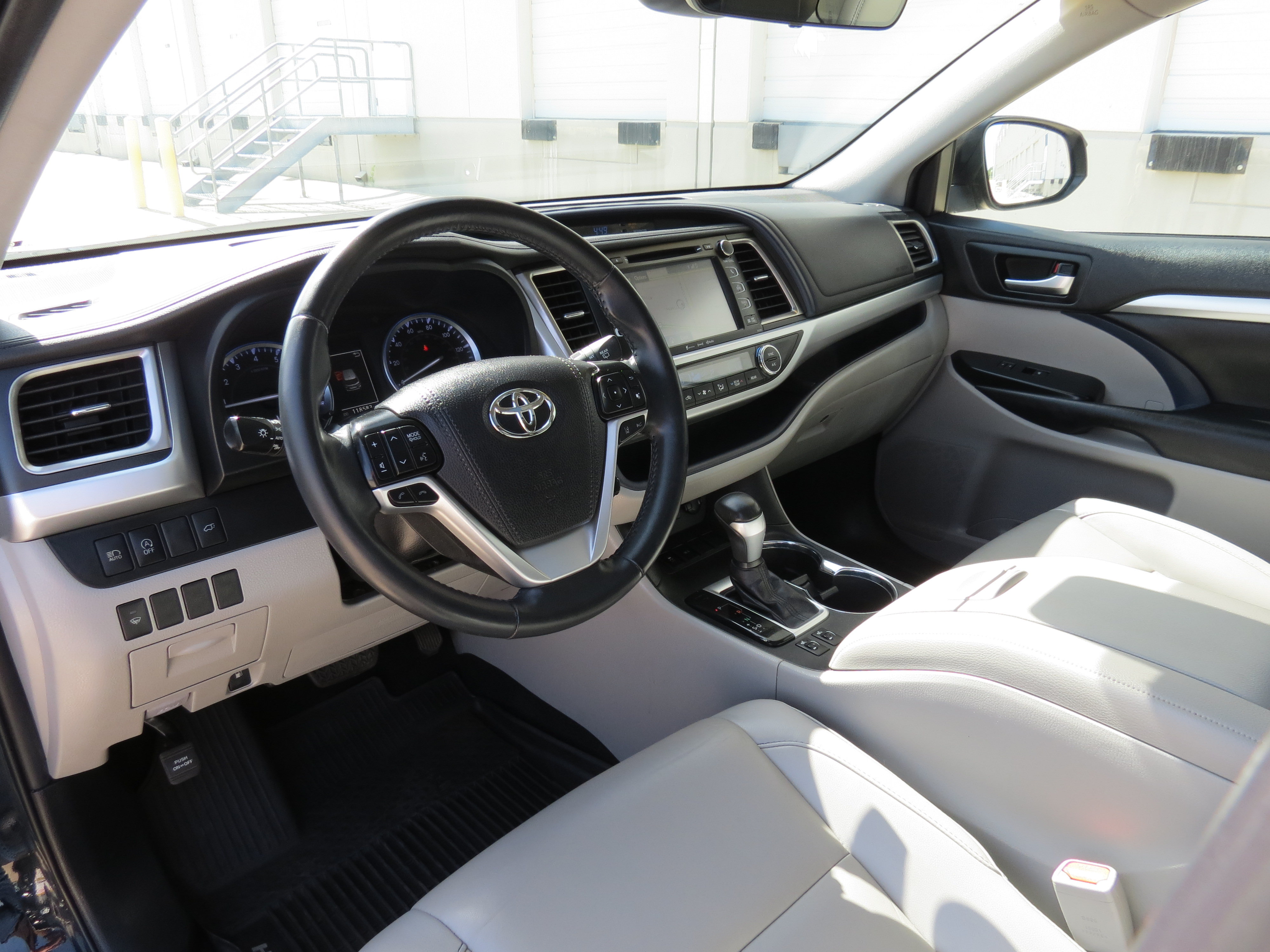 Used 2019 Toyota Highlander XLE FWD image 26