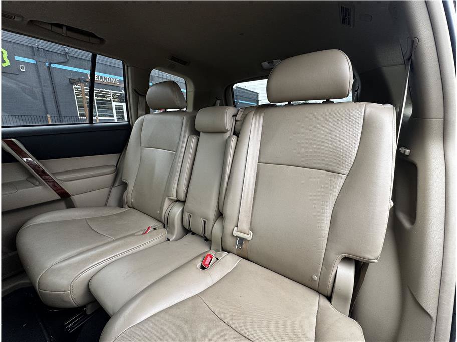Used 2012 Toyota Highlander Limited w/ Tow Pkg AWD/4WD image 5