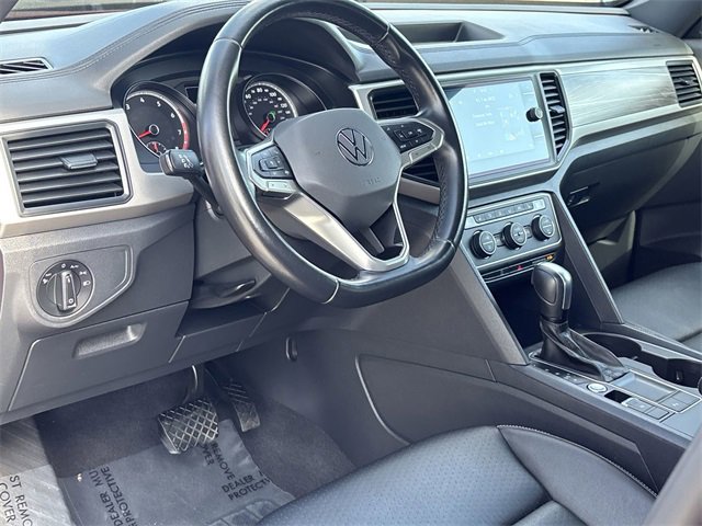 Used 2020 Volkswagen Atlas Cross Sport SE w/ Panoramic Sunroof Package image 17
