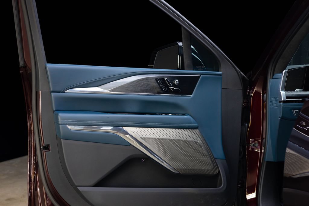 Used 2025 Cadillac Escalade IQ Luxury 2 w/ LPO, Premium Carpet Package AWD/4WD image 19