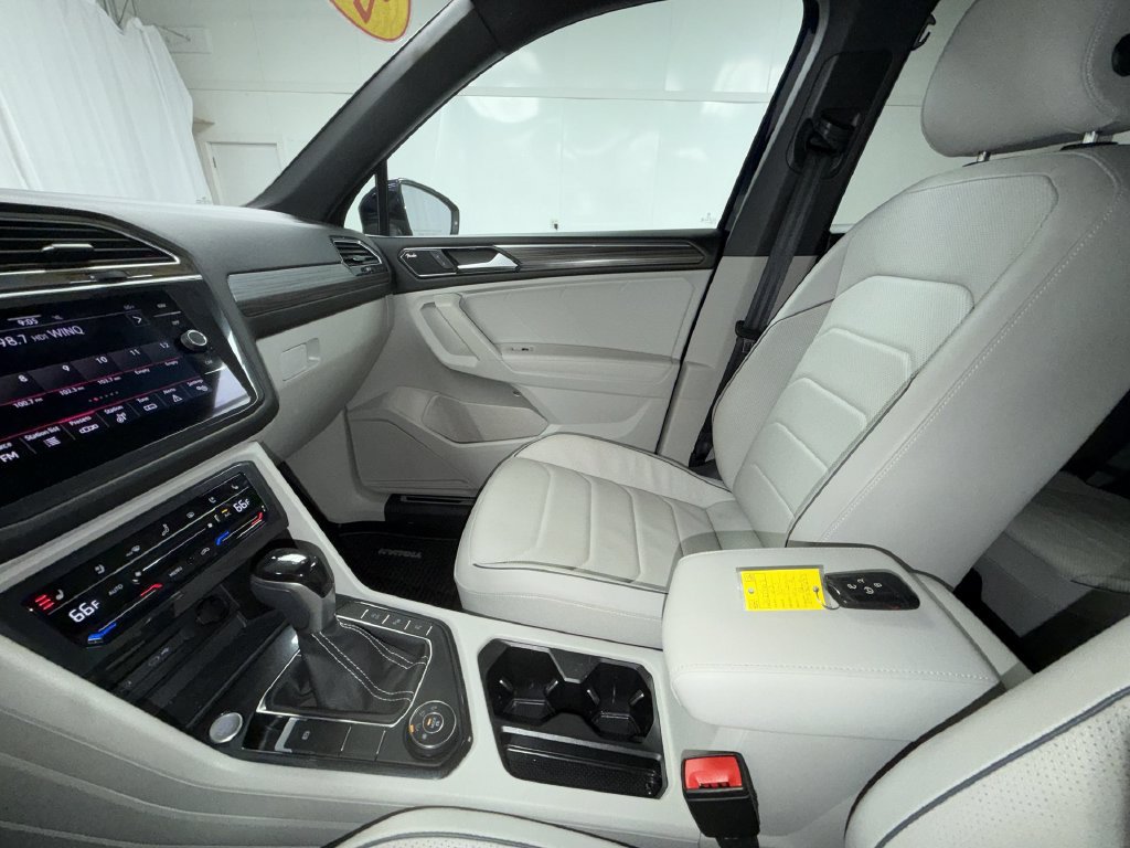 Used 2023 Volkswagen Tiguan SEL R-Line AWD/4WD image 6