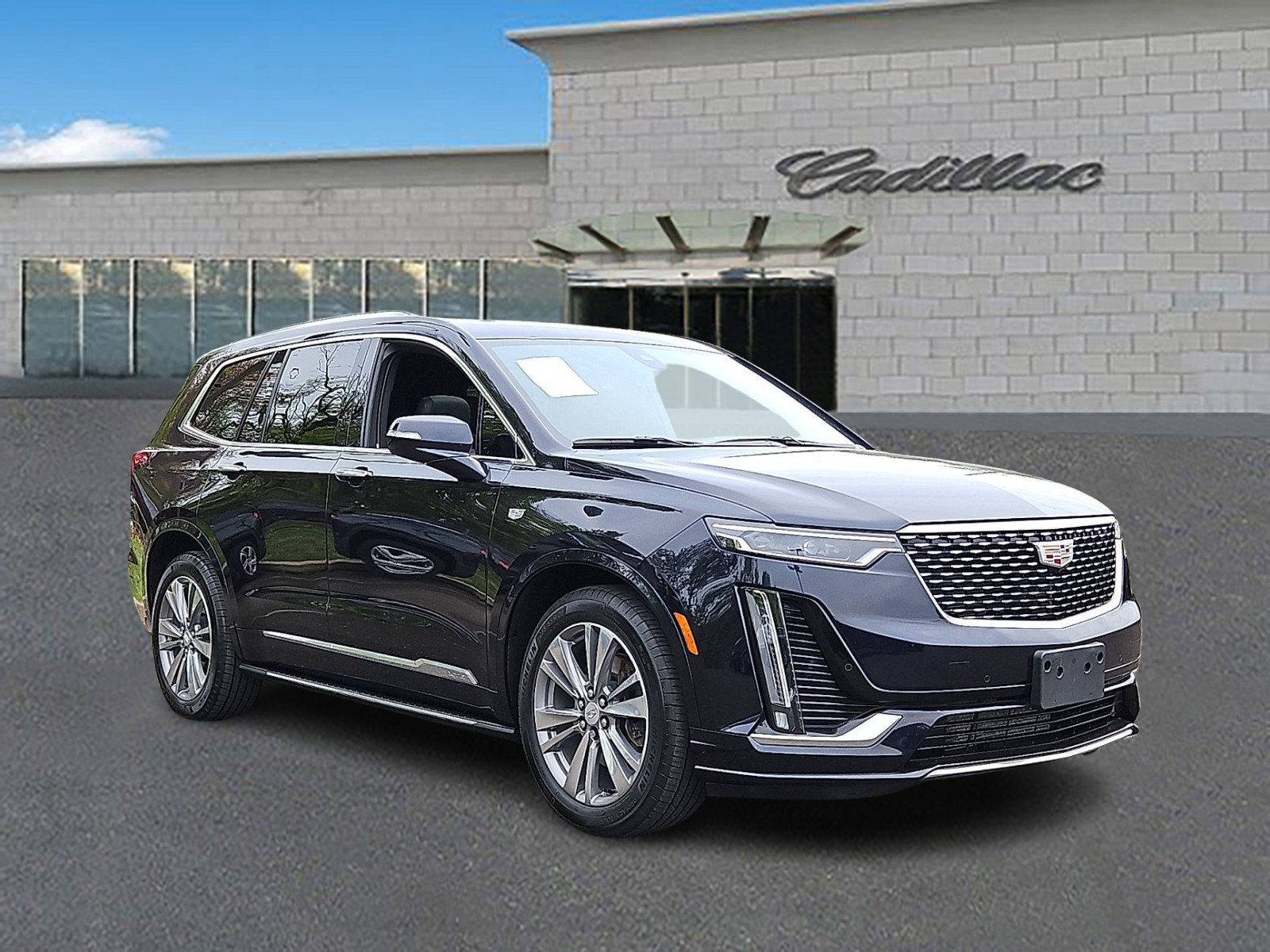 Used 2022 Cadillac XT6 Premium Luxury w/ LPO, Floor Liner Package AWD/4WD image 3
