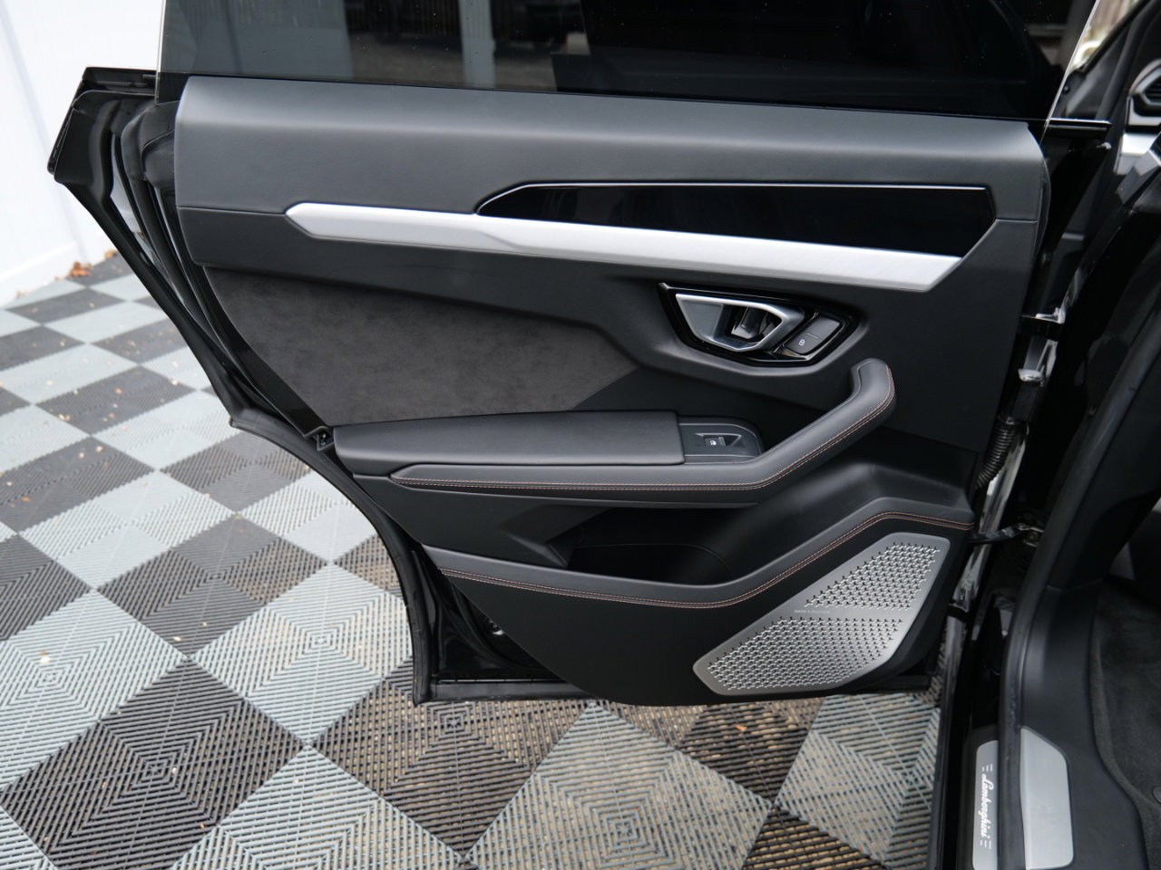 Used 2021 Lamborghini Urus image 46