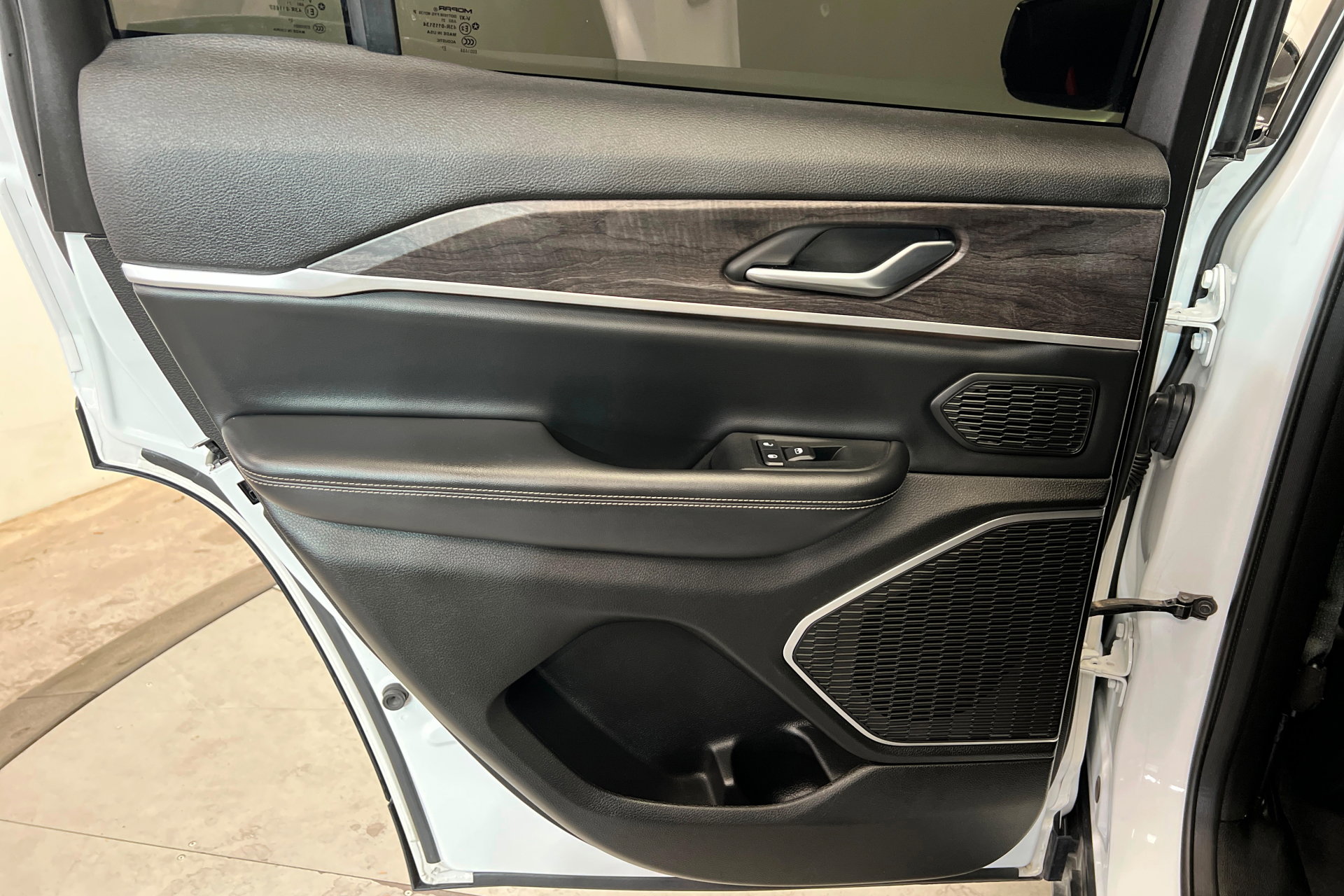 Used 2022 Jeep Grand Cherokee Limited AWD/4WD image 19