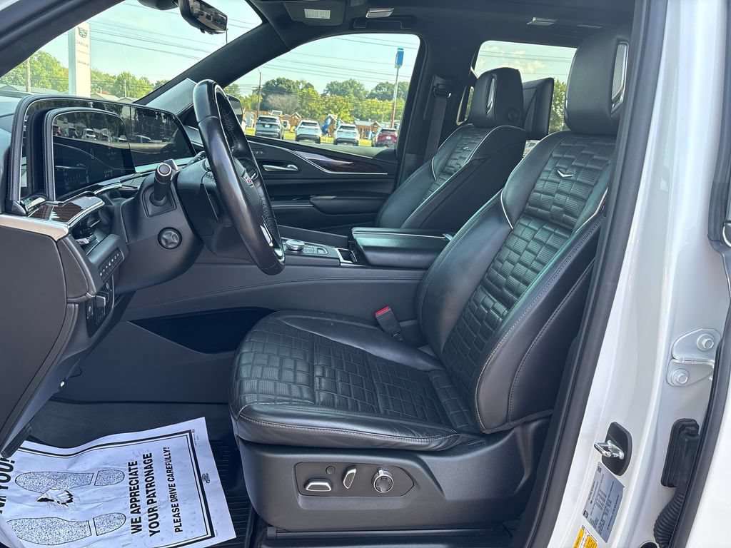 Used 2022 Cadillac Escalade Sport Platinum AWD/4WD image 13