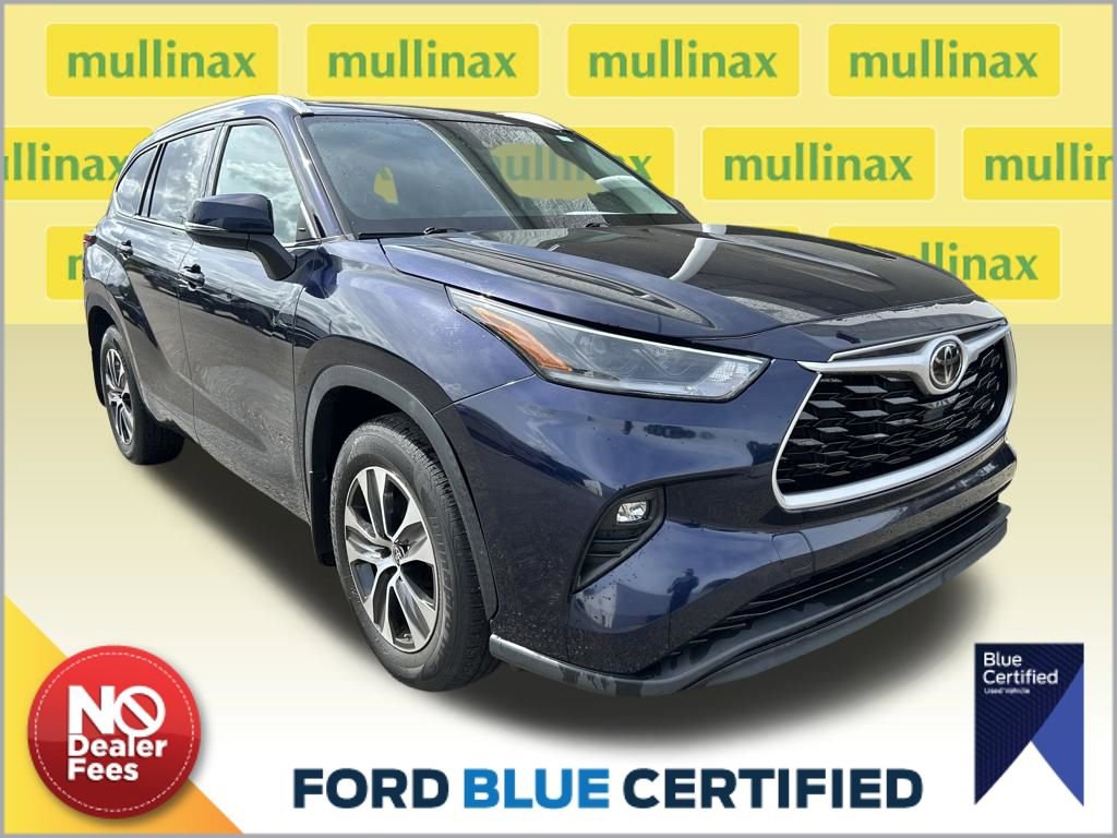 Used 2021 Toyota Highlander XLE image 1