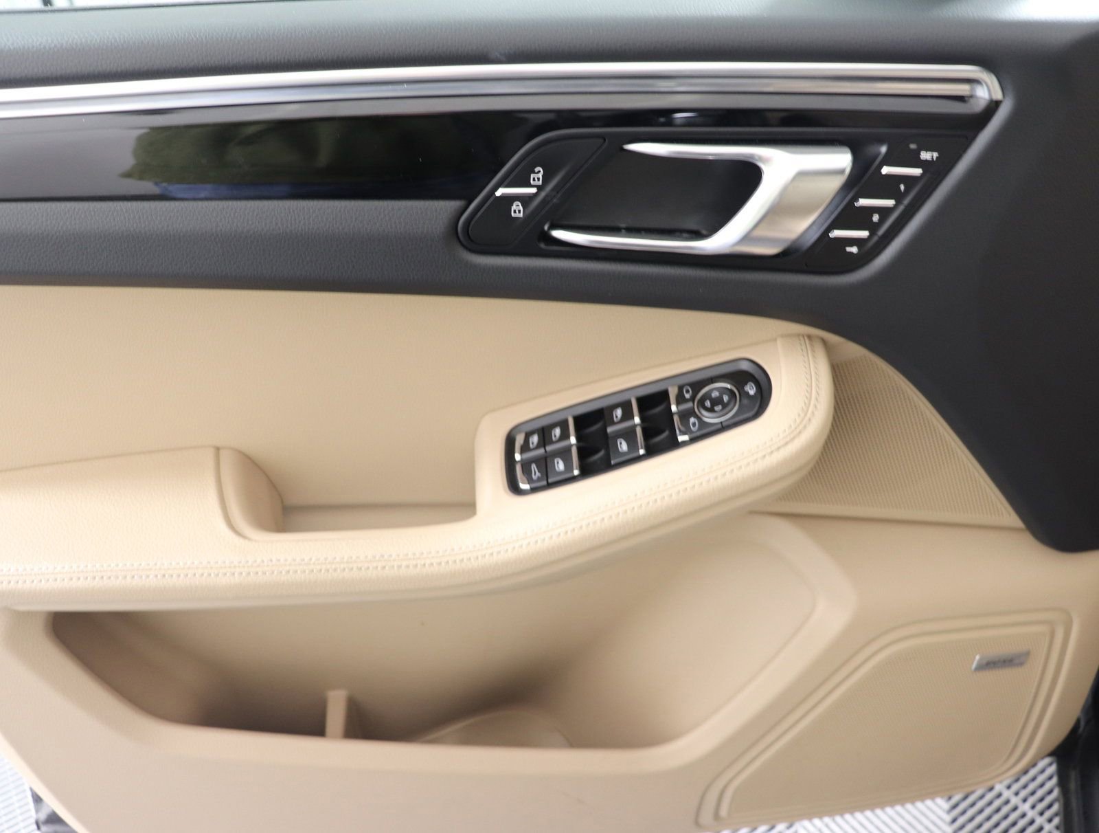 Used 2025 Porsche Macan image 28