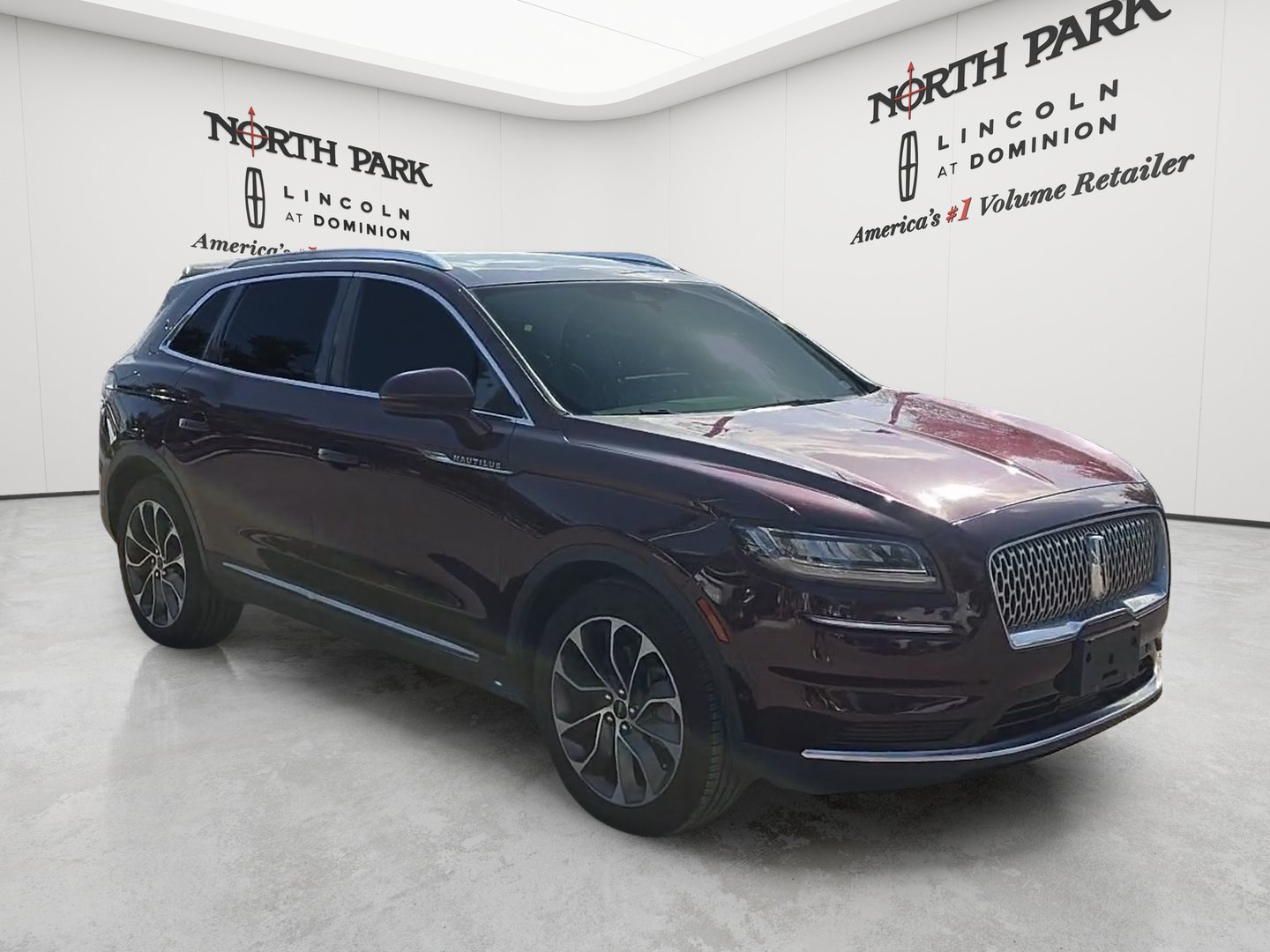 Used 2022 Lincoln Nautilus Reserve AWD/4WD image 3