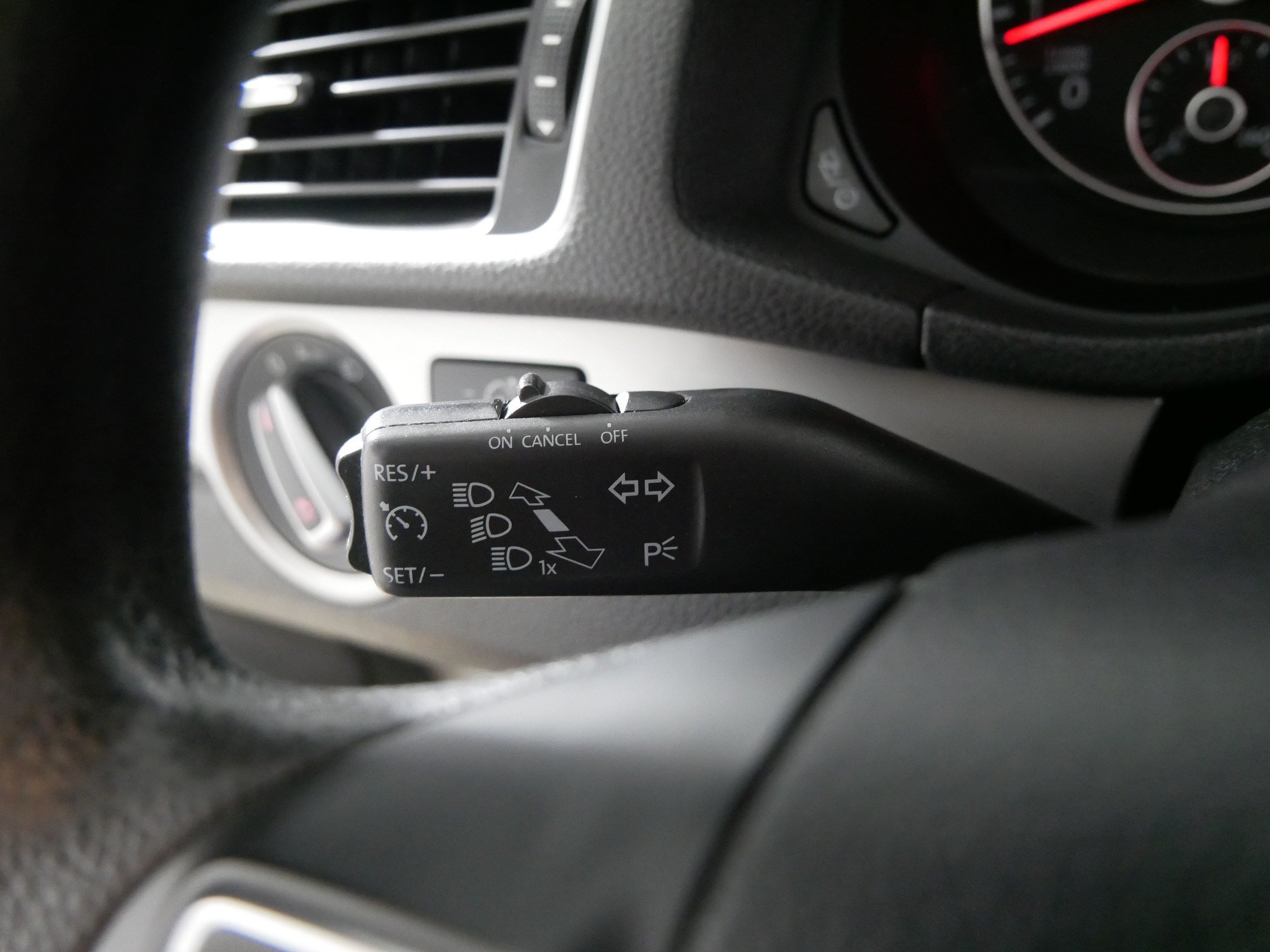 Used 2013 Volkswagen Passat 2.5 S FWD image 30