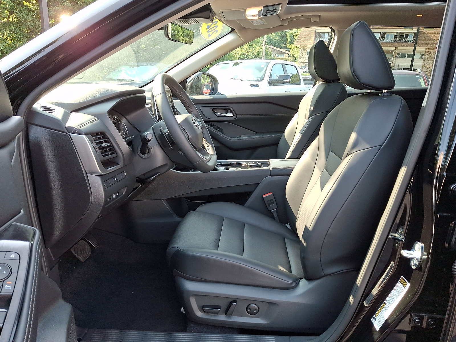 Used 2026 Nissan Rogue Dark Armor AWD/4WD image 16