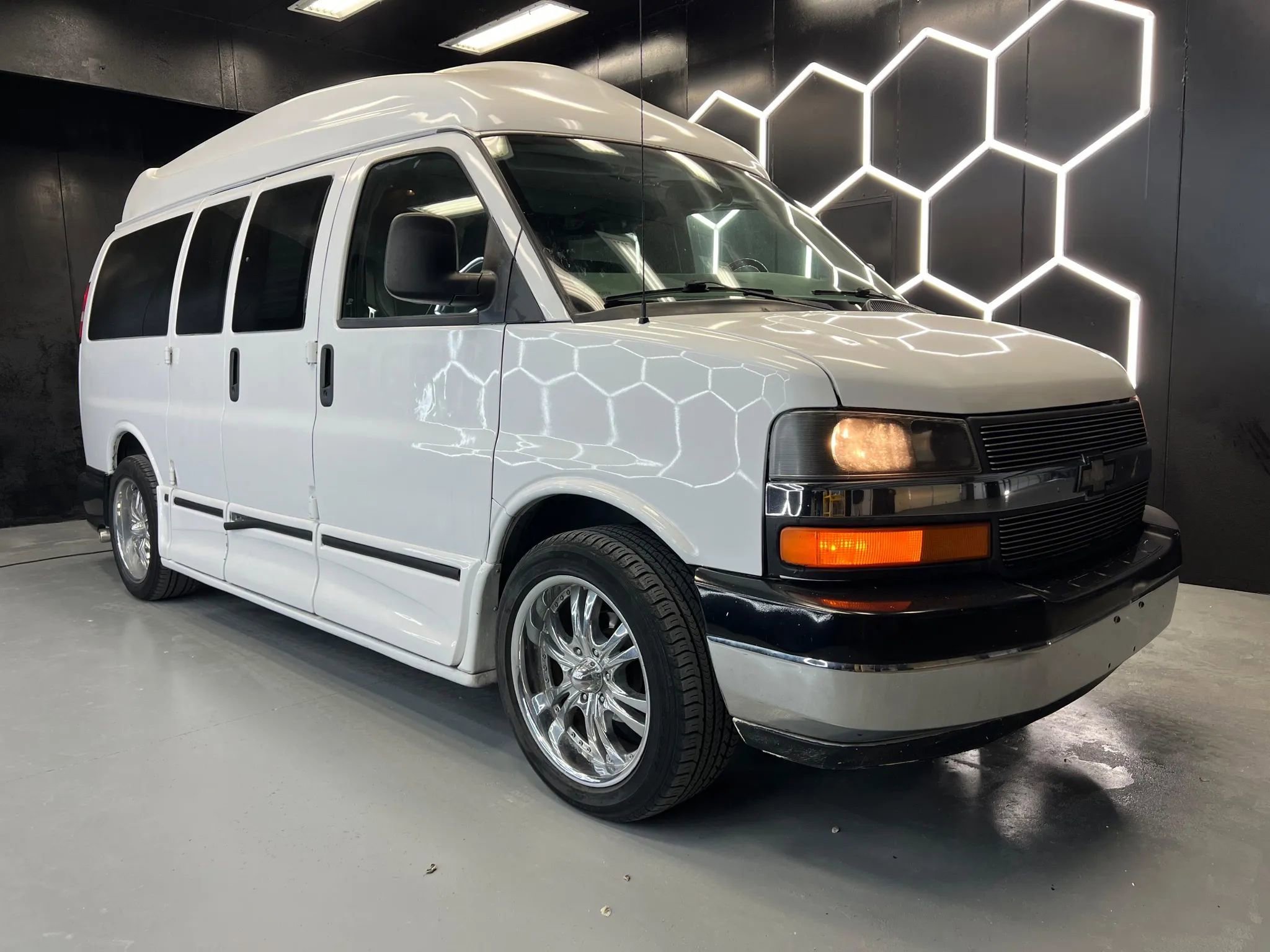 Used 2006 Chevrolet Express 1500 w/ Preferred Equipment Group image 25