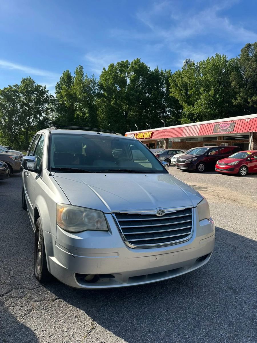Used 2008 Chrysler Town & Country Touring FWD image 5