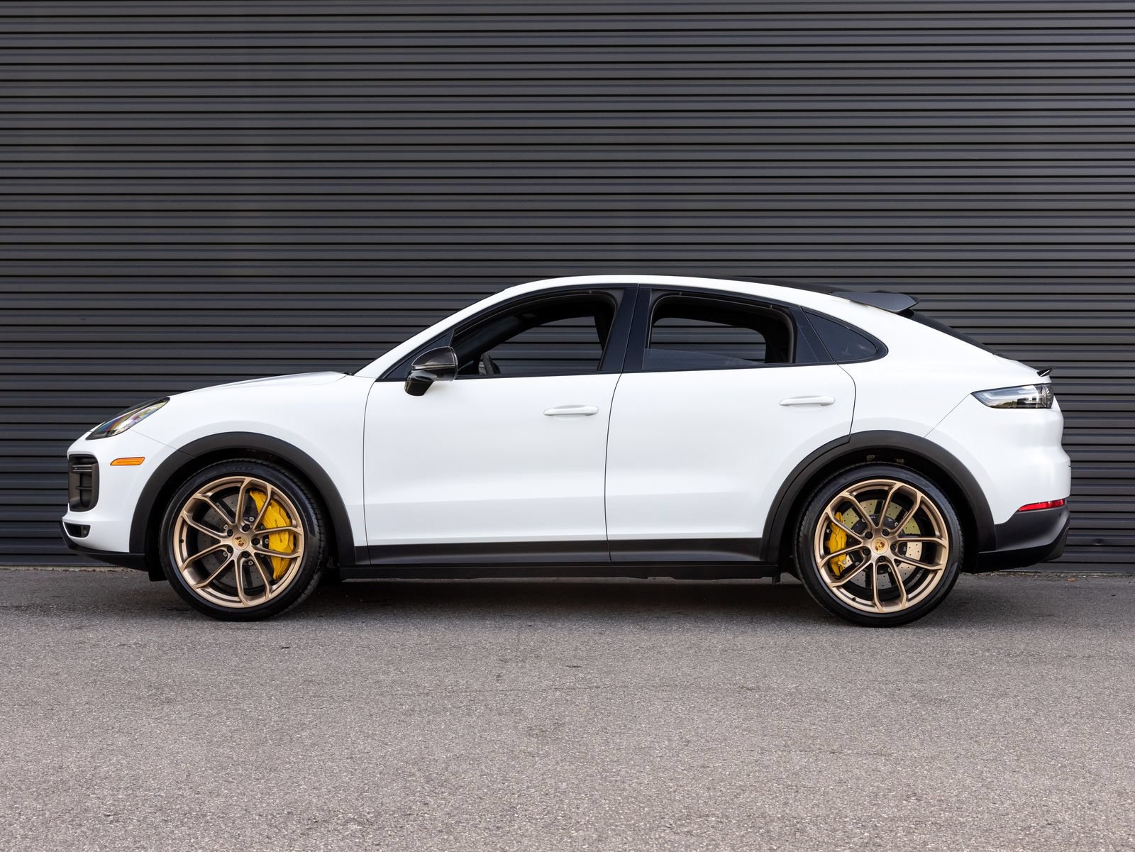 Certified 2022 Porsche Cayenne Turbo GT AWD/4WD image 2