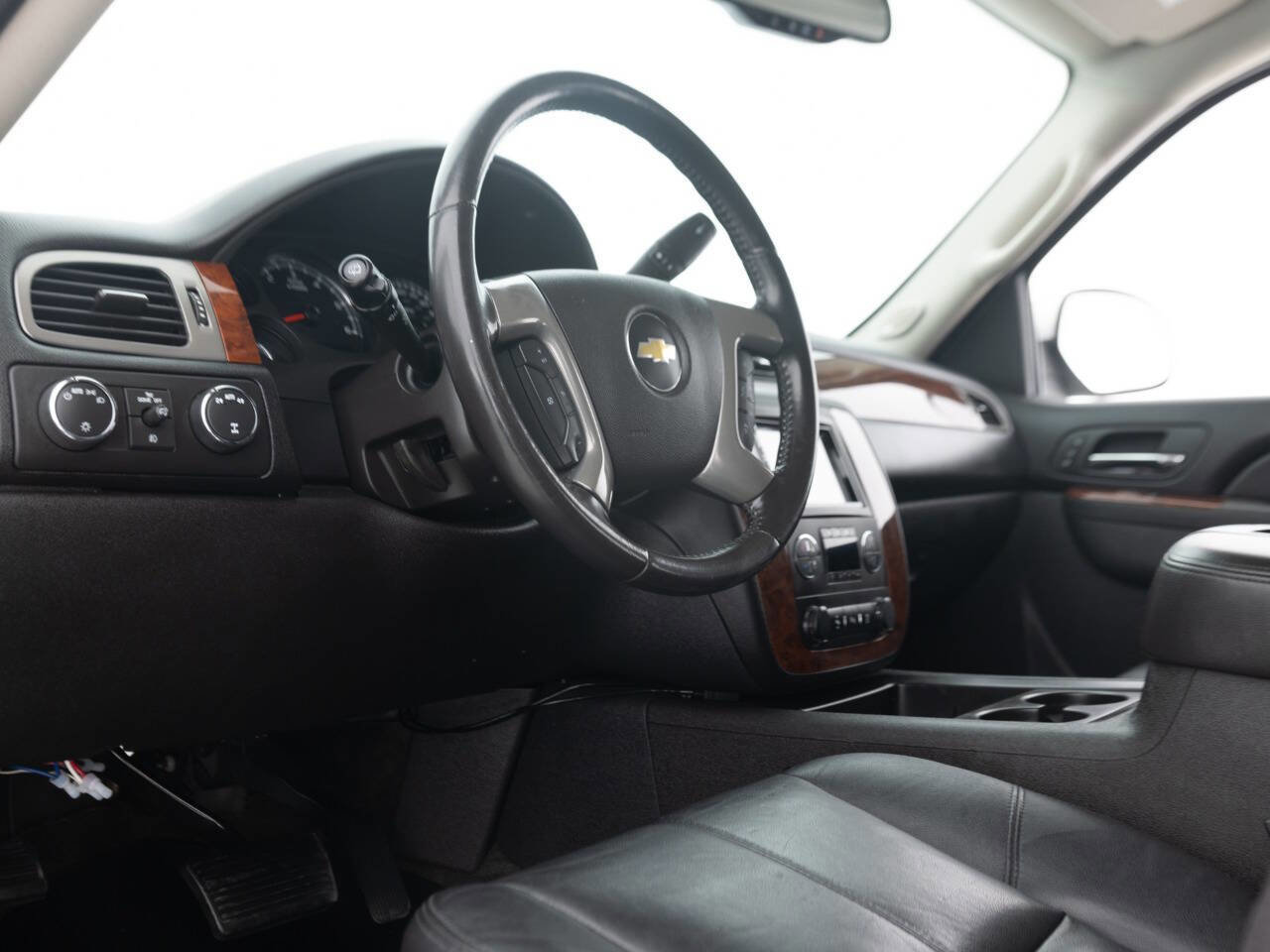 Used 2013 Chevrolet Suburban LT w/ Luxury Package AWD/4WD image 30