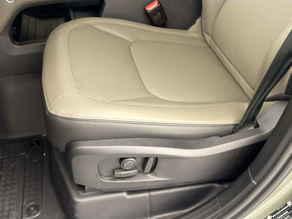 Used 2025 Land Rover Defender 110 S image 18