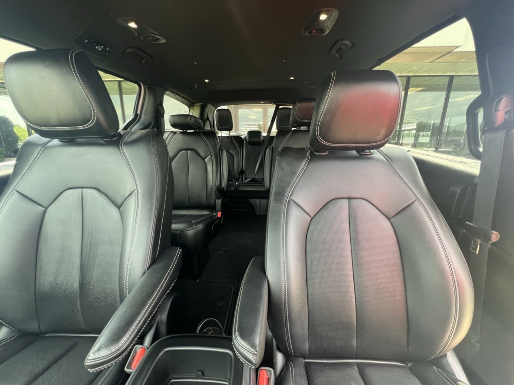 Used 2025 Chrysler Pacifica Select image 29