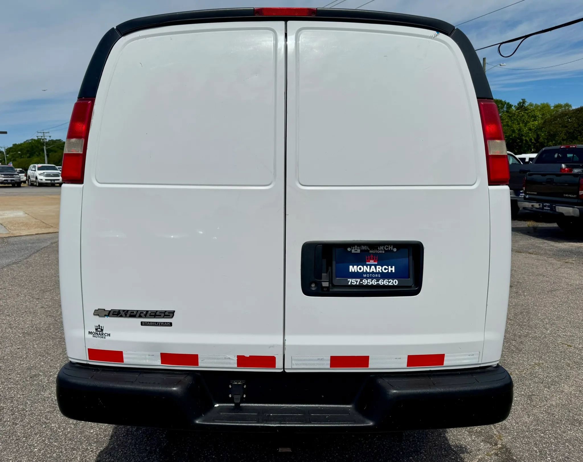 Used 2015 Chevrolet Express 2500 RWD image 4