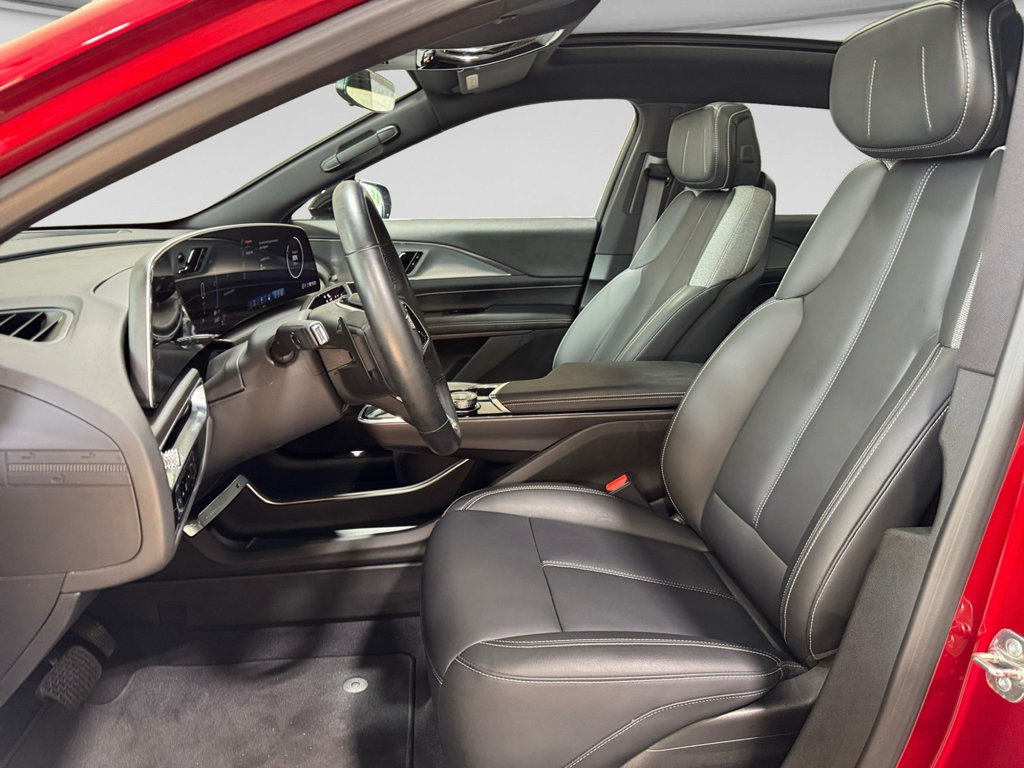 Used 2024 Cadillac Lyriq Tech RWD image 18